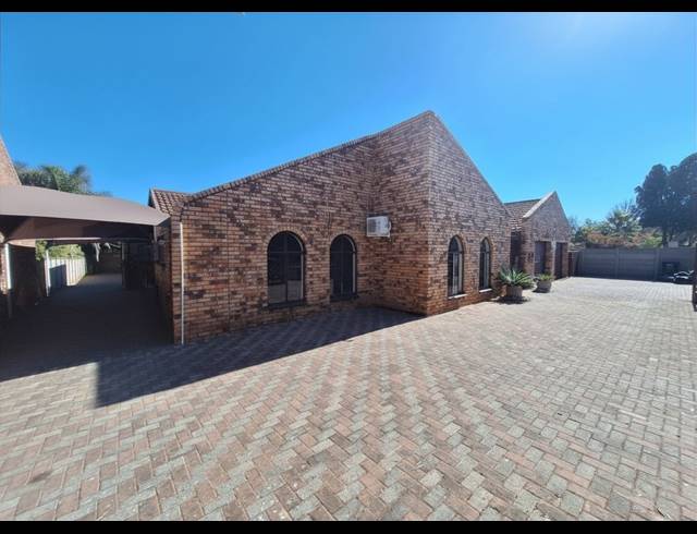 3 BEDROOM HOUSE FOR SALE IN VANDERBIJLPARK SE 3